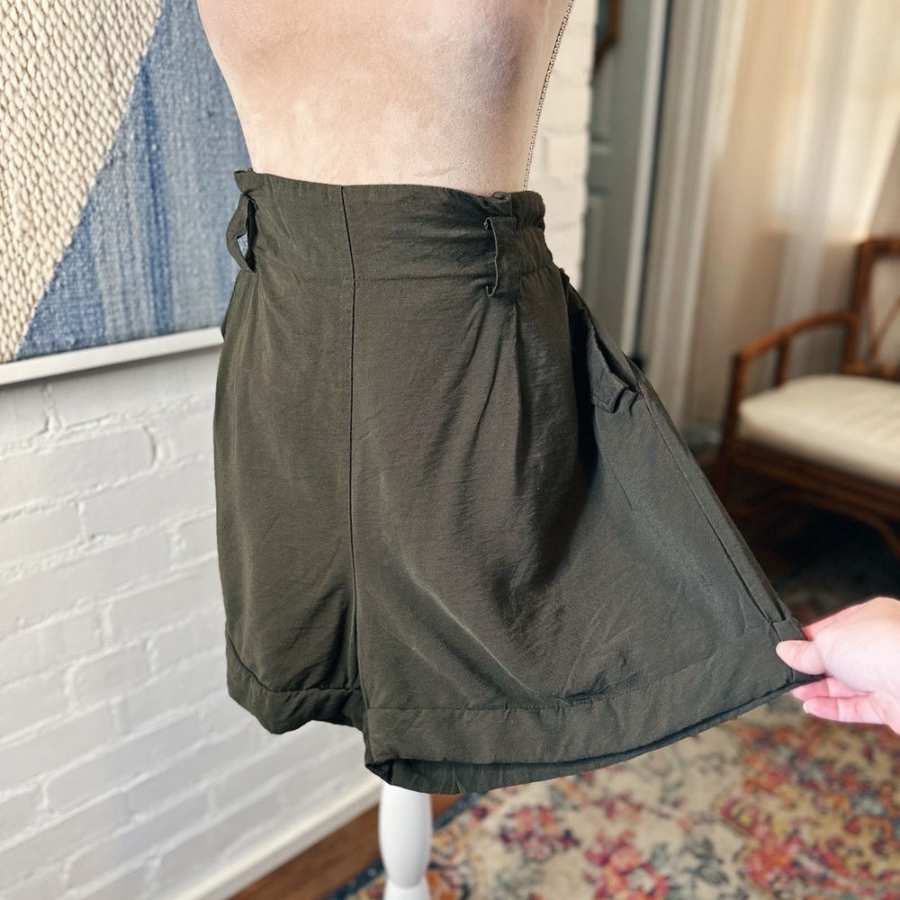 Maison D'Ameile Olive Green Lightweight Shorts with Pocket Details